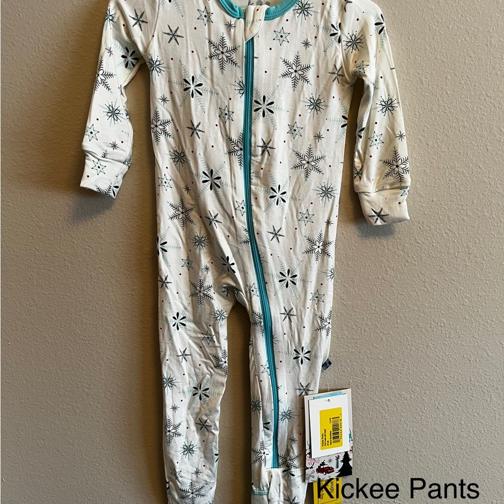 Nwt Kickee pants snowflake footie